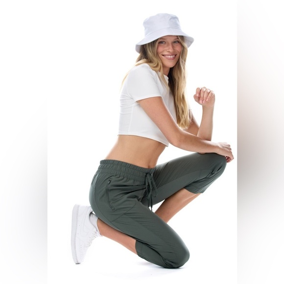 Women’s Kyodan army green KEEP IT MOVING crop pants size Large - Picture 13 of 15